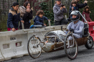 Sydney Mba "Caisses à Savon" au Carnaval de Toulouse